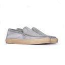 Slip-on Uomo in Camoscio Grigio Chiaro – Suola Beige
