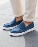 Penny Loafer Uomo in Camoscio Azzurro con Suola Bianca