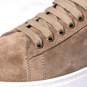 Sneakers Uomo in Camoscio Beige Sabbia con Suola Bianca