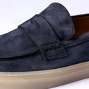 Mocassino Uomo in Camoscio Blu Notte con Suola Caramello