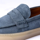 Mocassino Uomo in Camoscio Azzurro con Suola Caramello