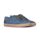 Sneakers Uomo in Camoscio Azzurro Polvere con Suola Caramello