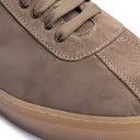 Sneakers Uomo in Camoscio Beige Chiaro con Suola Caramello